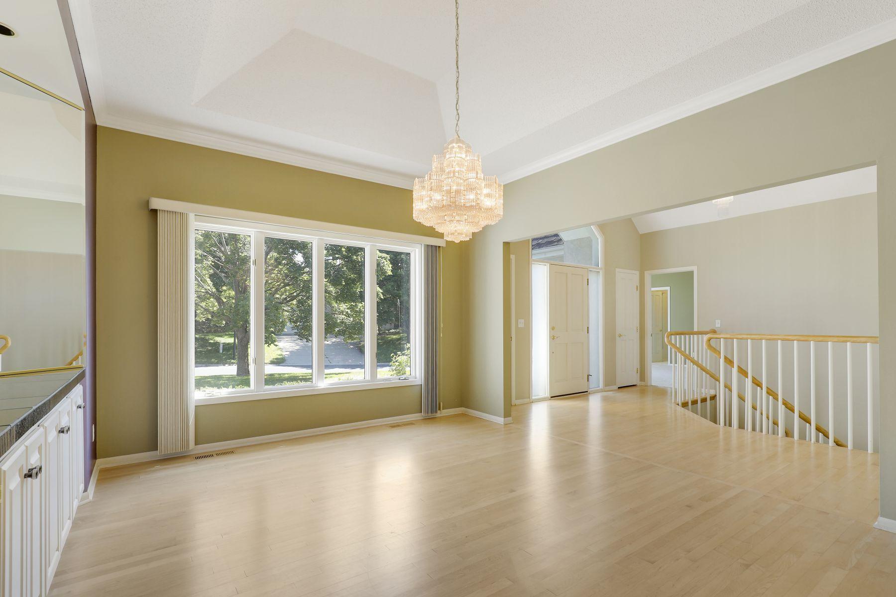 10284 Antlers Ridge Eden Prairie, MN 55347 - Photo 10 of 47 Gallery Image 10