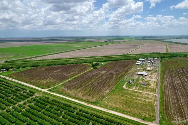 a view of a tennis court