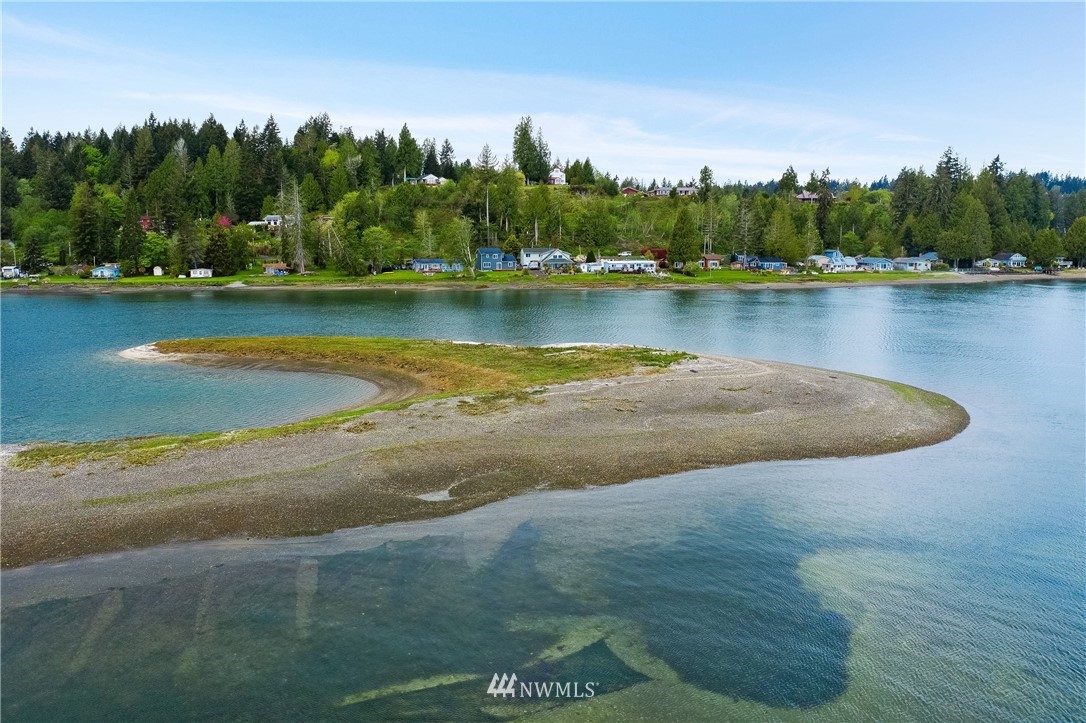 7490 East Grapeview Loop Road Allyn, WA 98524 - Photo 5 of 36 Gallery Image 5