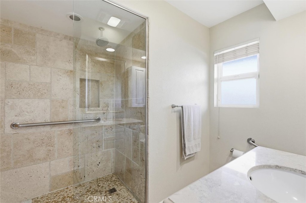 23017 Maple Avenue Torrance, CA 90505 - Photo 8 of 20 Primary bathroom