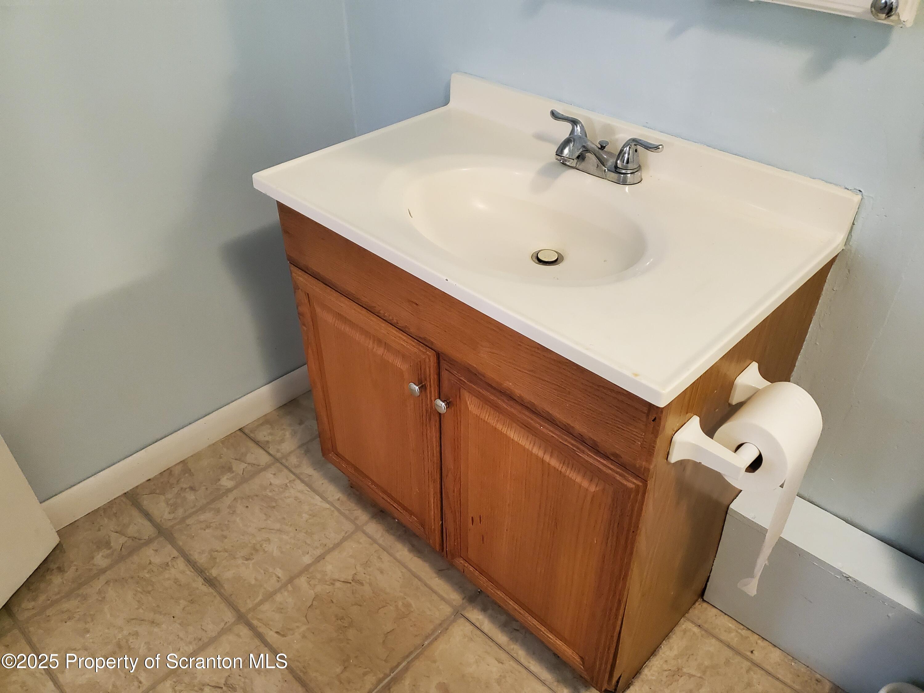 333 Spring Street Scranton, PA 18508 - Photo 20 of 43 a bathroom with a sink and mirror