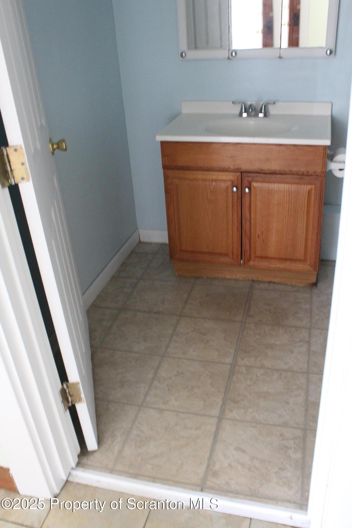 333 Spring Street Scranton, PA 18508 - Photo 29 of 43 a bathroom with a sink and a mirror