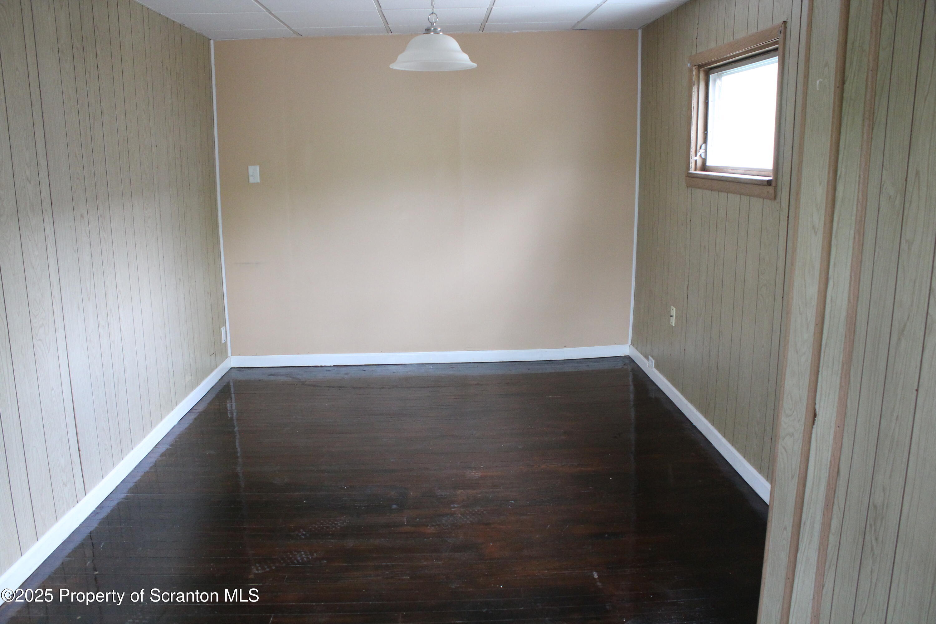 333 Spring Street Scranton, PA 18508 - Photo 30 of 43 a view of hallway with window