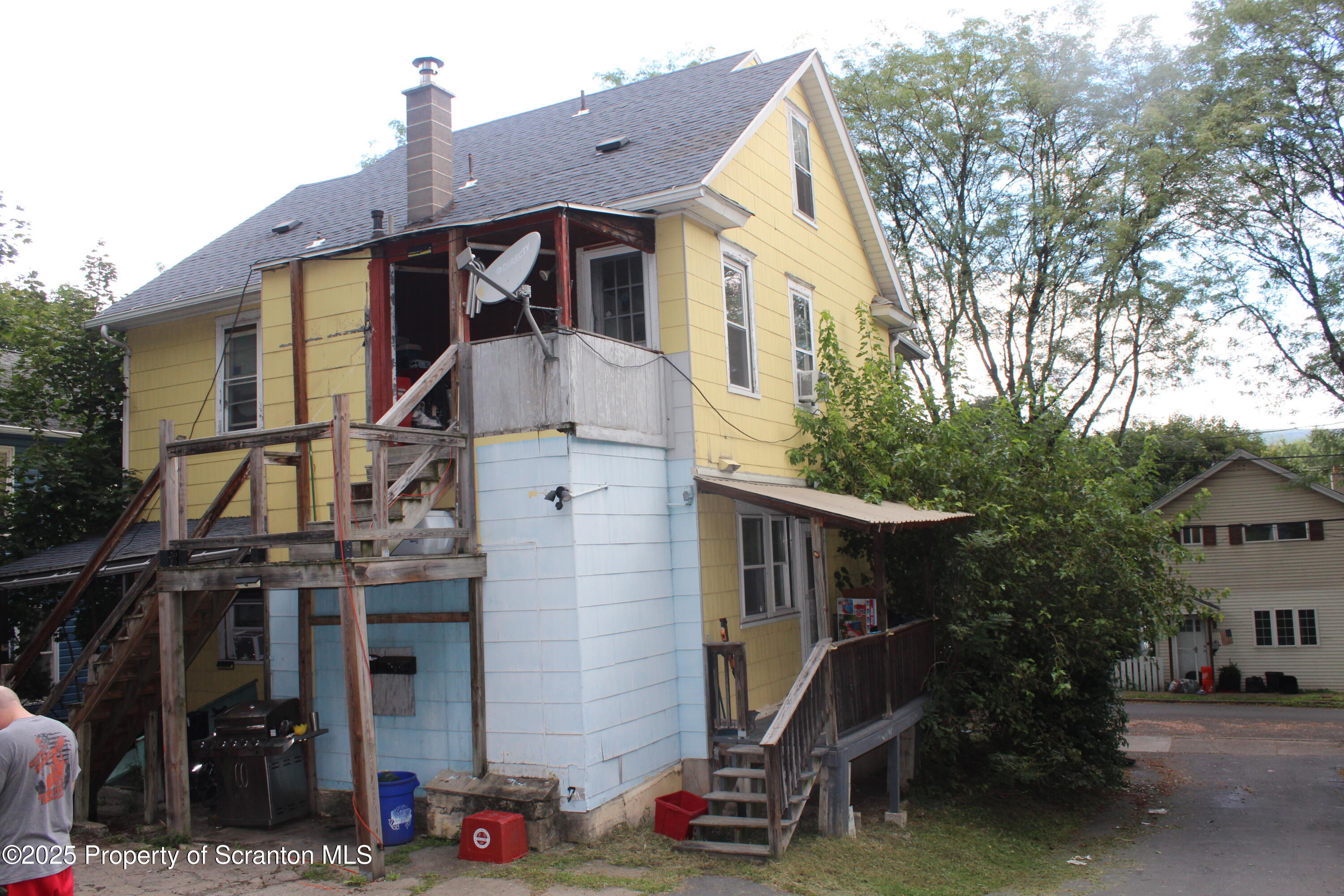 333 Spring Street Scranton, PA 18508 - Photo 3 of 43 a front view of a house with windows