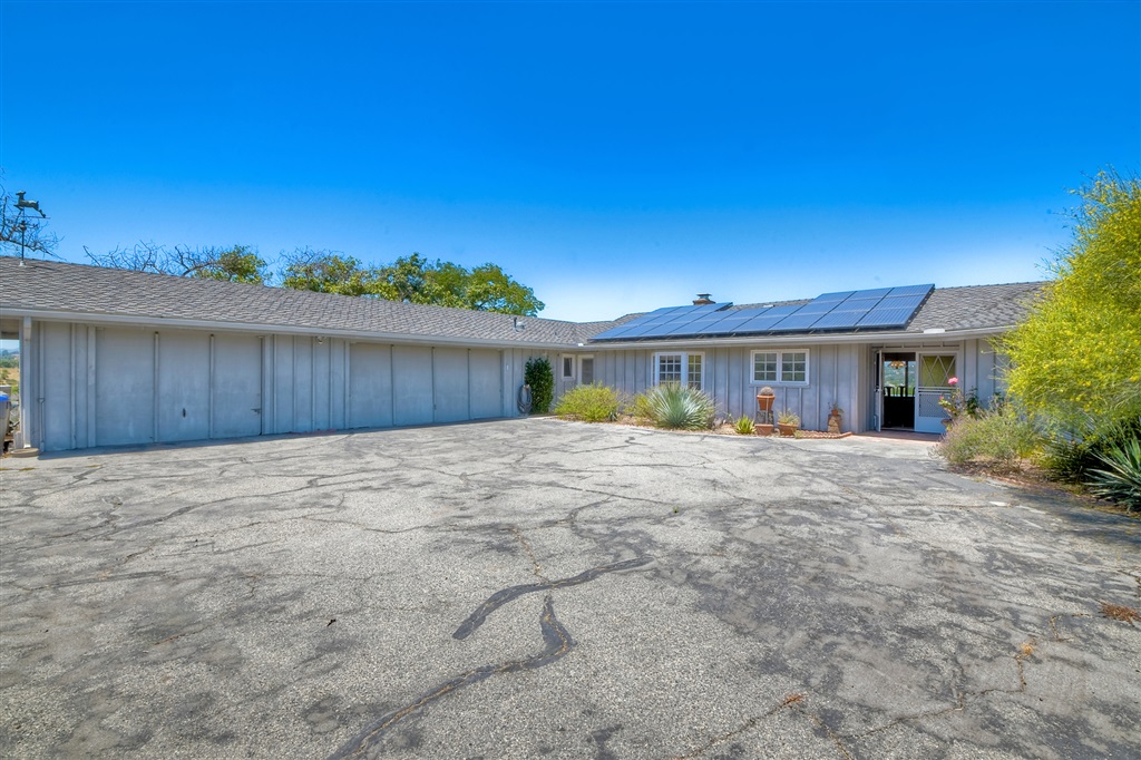 612 Rancho Camino Fallbrook, CA 92028 - Photo 3 of 25