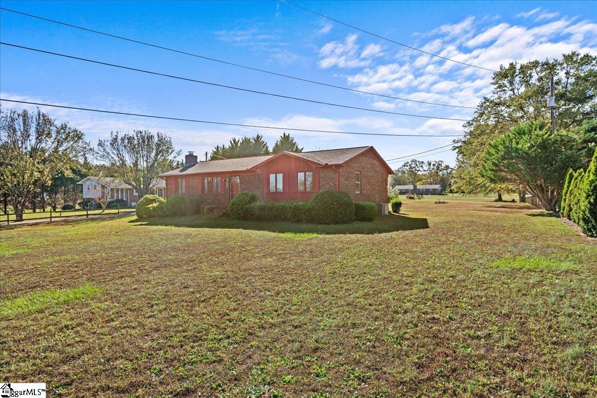 201 Fairground Road Simpsonville, SC 29680 - Photo 3 of 28