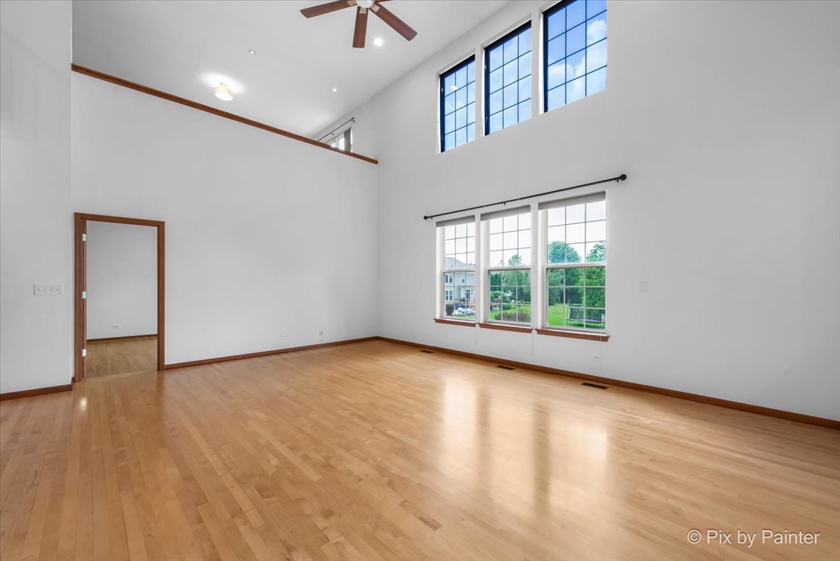 377 Sterling Circle Cary, IL 60013 - Photo 11 of 49