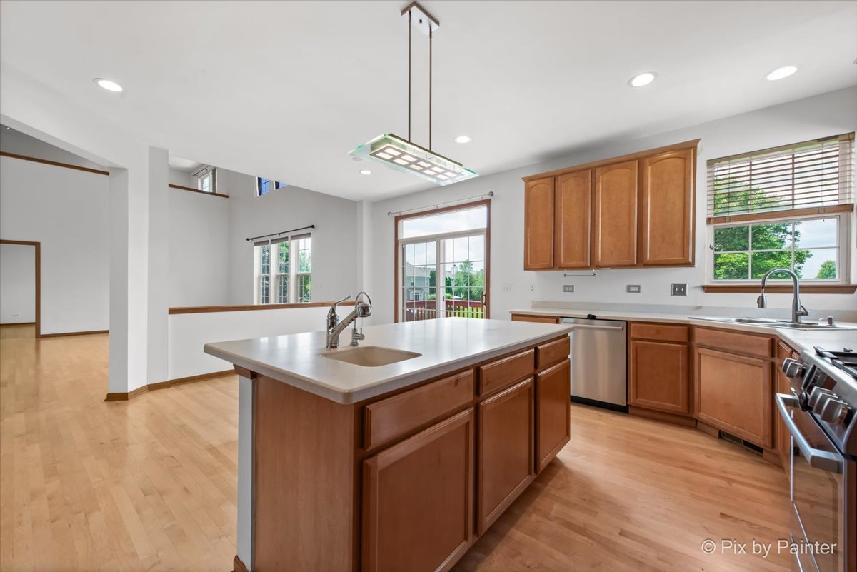 377 Sterling Circle Cary, IL 60013 - Photo 12 of 49