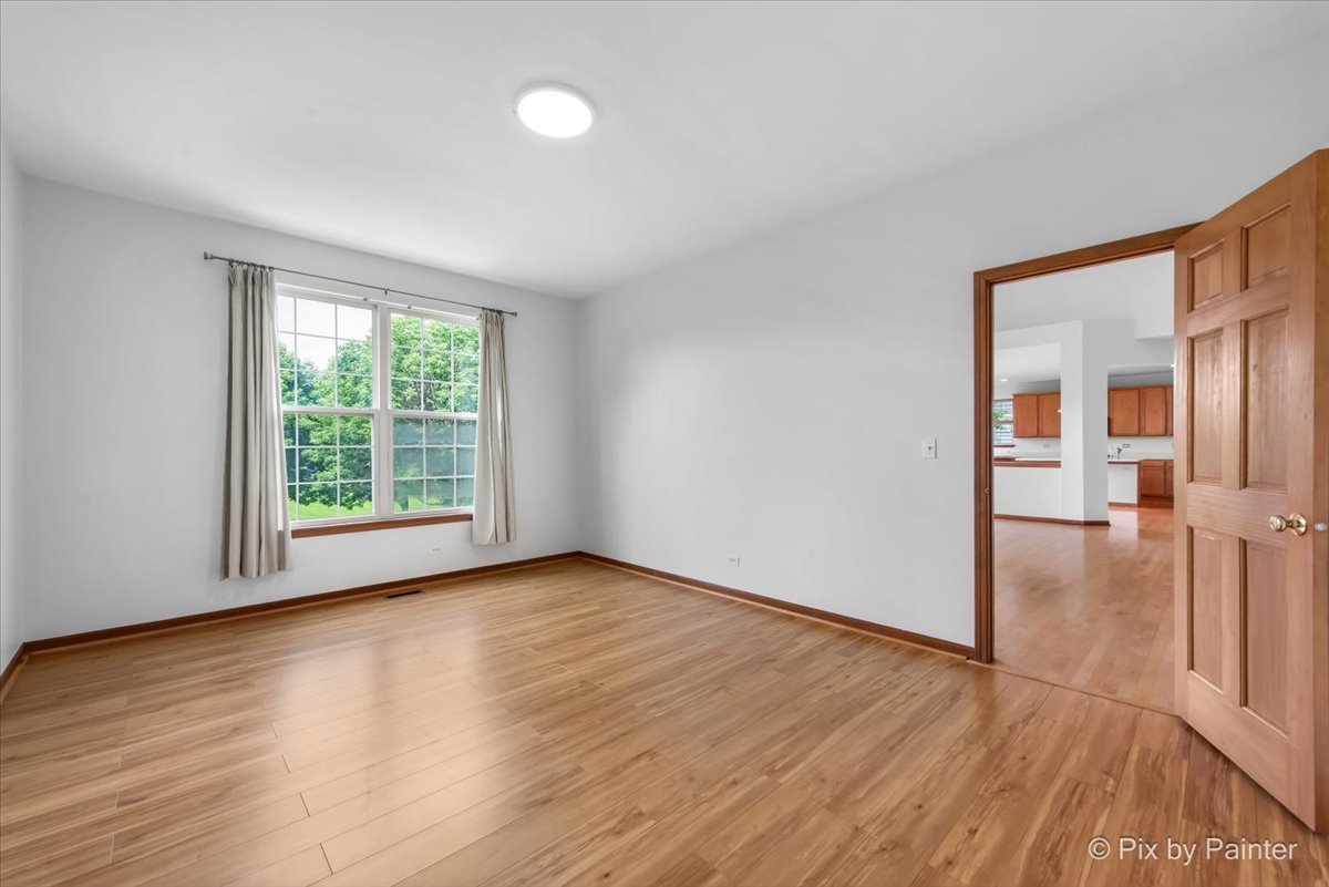 377 Sterling Circle Cary, IL 60013 - Photo 16 of 49