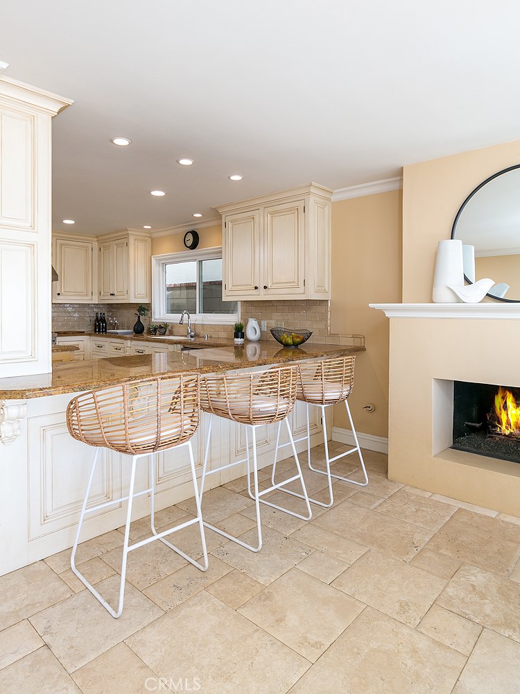 1706 West Oceanfront Newport Beach, CA 92663 - Photo 16 of 57 downstairs