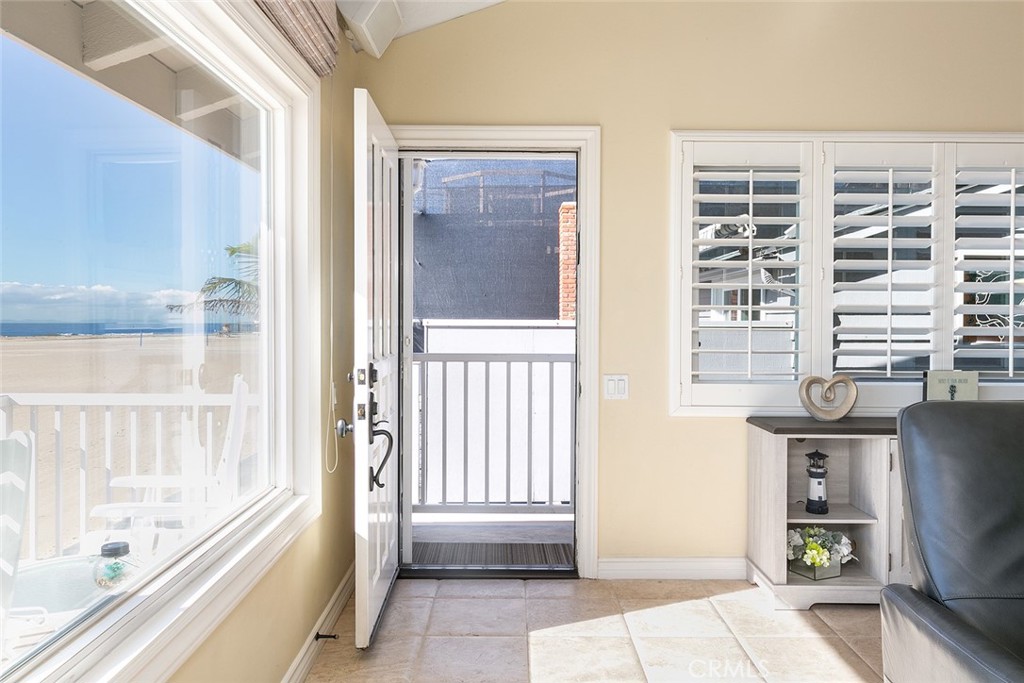 1706 West Oceanfront Newport Beach, CA 92663 - Photo 27 of 57 upstairs