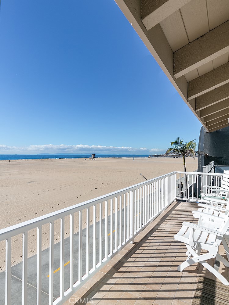 1706 West Oceanfront Newport Beach, CA 92663 - Photo 31 of 57 upstairs