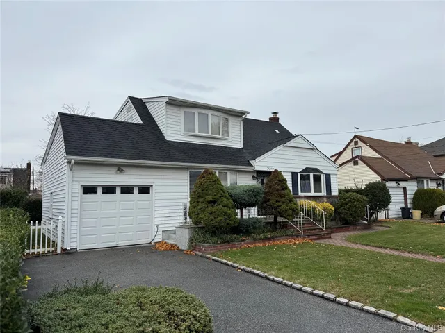 $699,000 | 15 Scherer Street, Bethpage, NY 11714