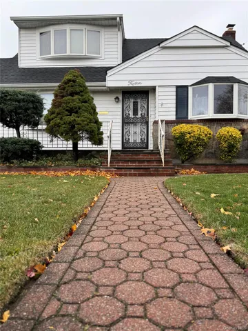 $699,000 | 15 Scherer Street, Bethpage, NY 11714