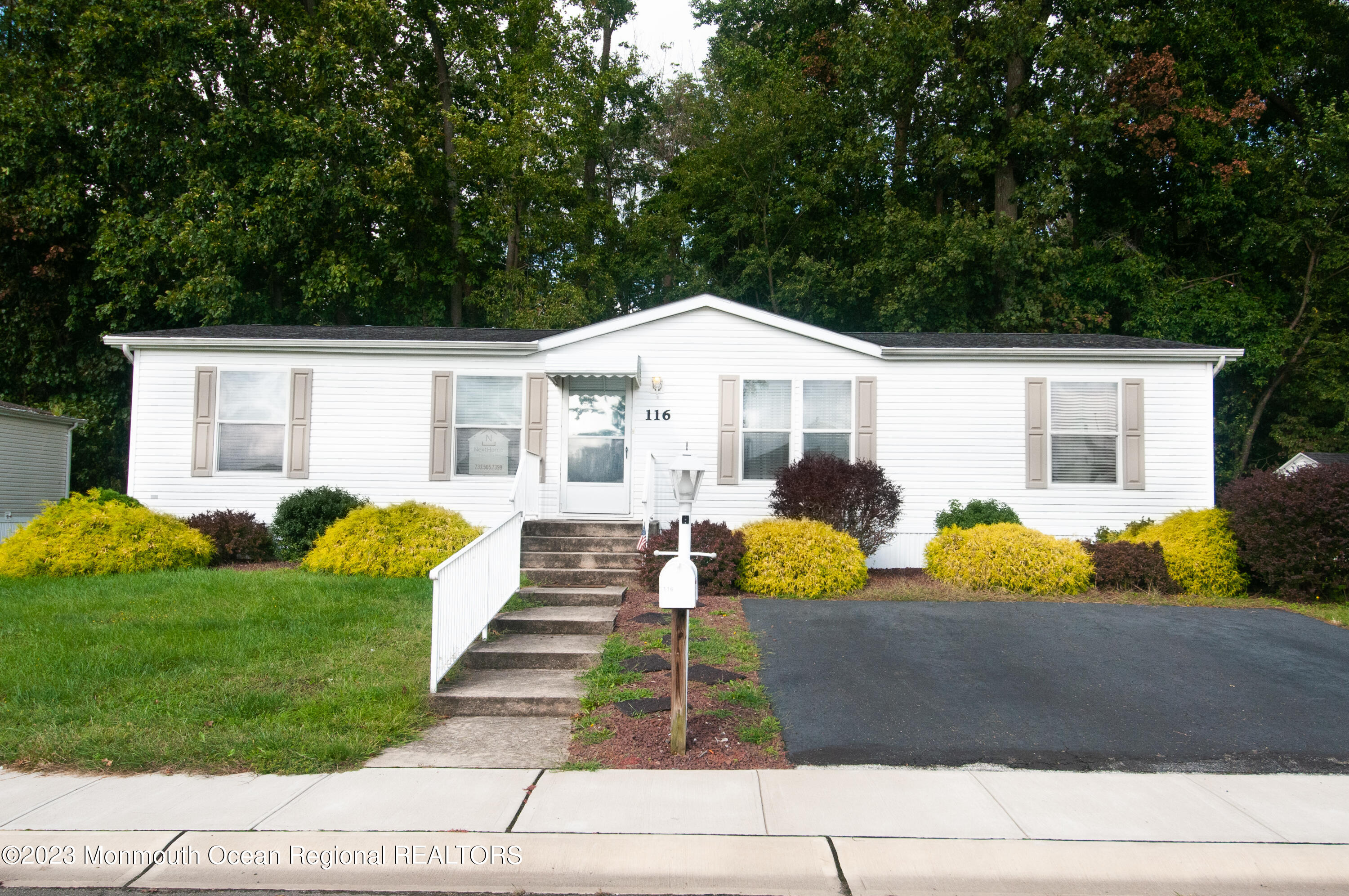 116 Woody Road Freehold, NJ 07728 - Photo 2 of 33 DSC_9541