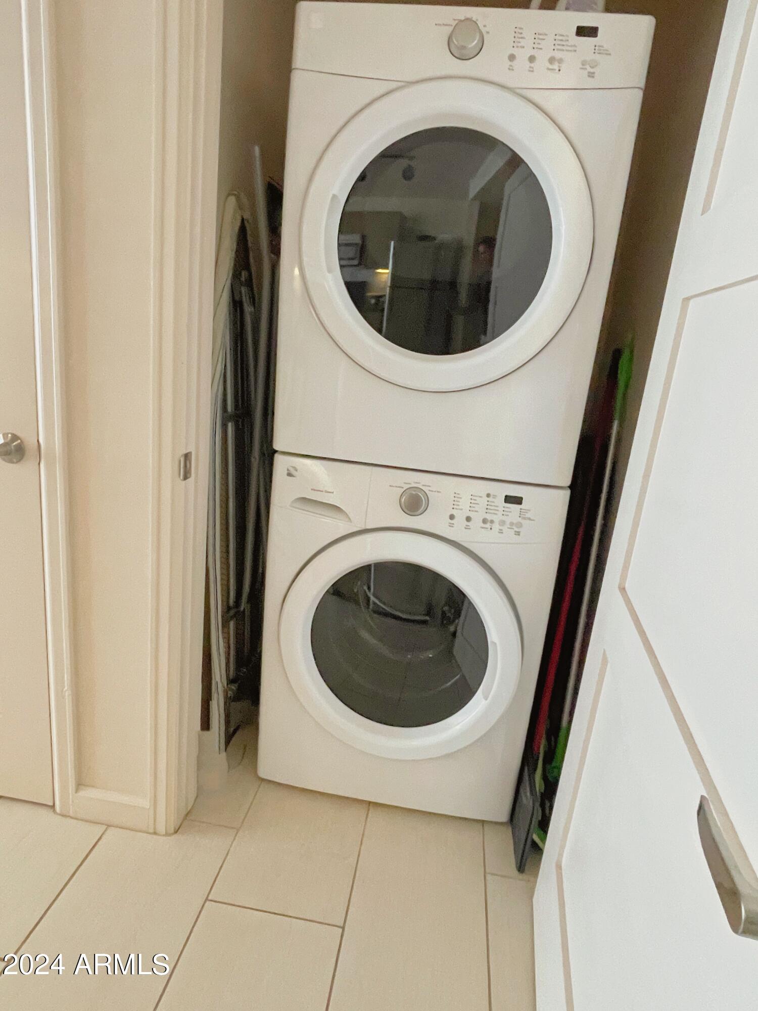535 West Thomas Road, Unit 401 Phoenix, AZ 85013 - Photo 12 of 22 a utility room with dryer and washer