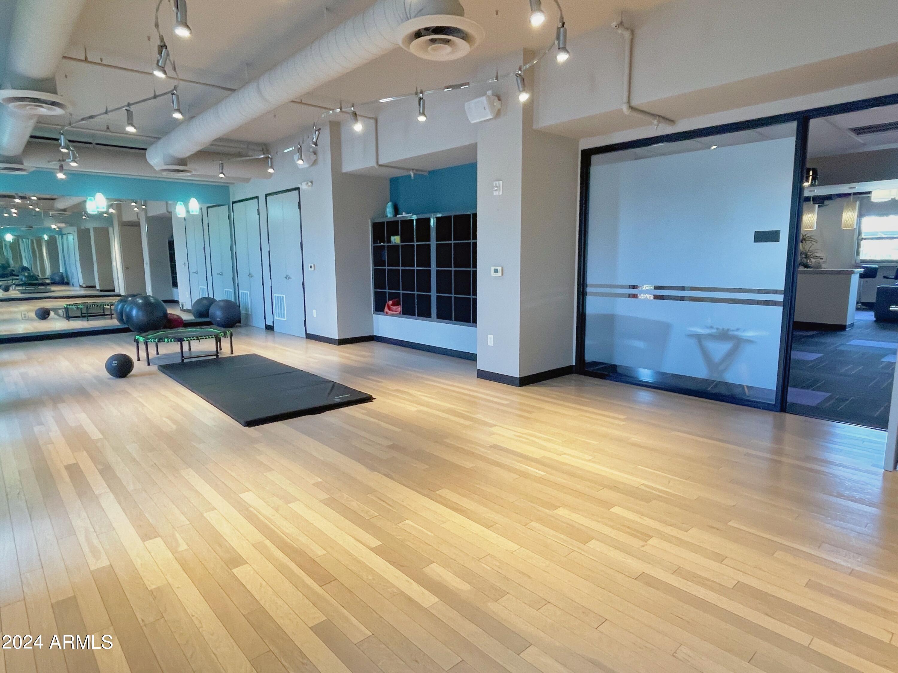 535 West Thomas Road, Unit 401 Phoenix, AZ 85013 - Photo 16 of 22 a living room with furniture a walk in closet and kitchen
