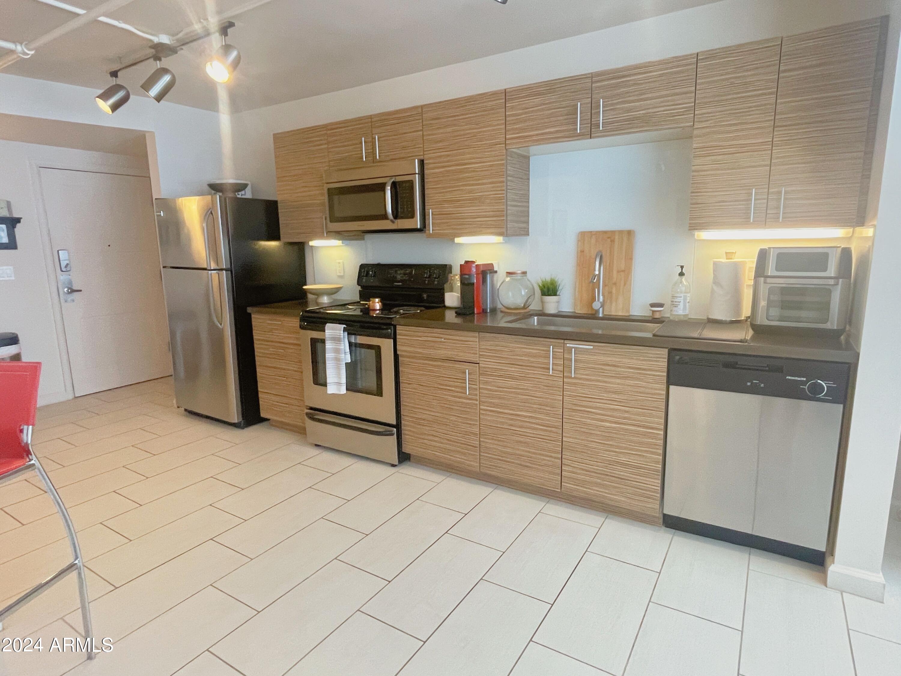 535 West Thomas Road, Unit 401 Phoenix, AZ 85013 - Photo 2 of 22 IMG_1254