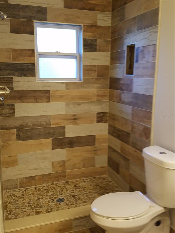 505 Boxelder Avenue Altamonte Springs, FL 32714 - Photo 6 of 10 a bathroom with a toilet and a shower