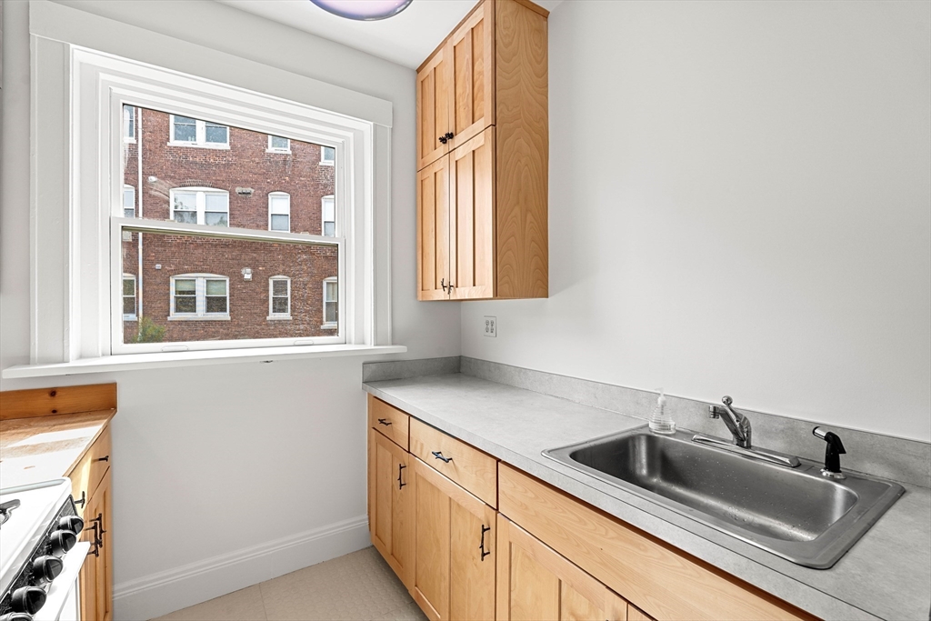 231 Rawson Road, Unit 4 Brookline, MA 02445 - Photo 14 of 21