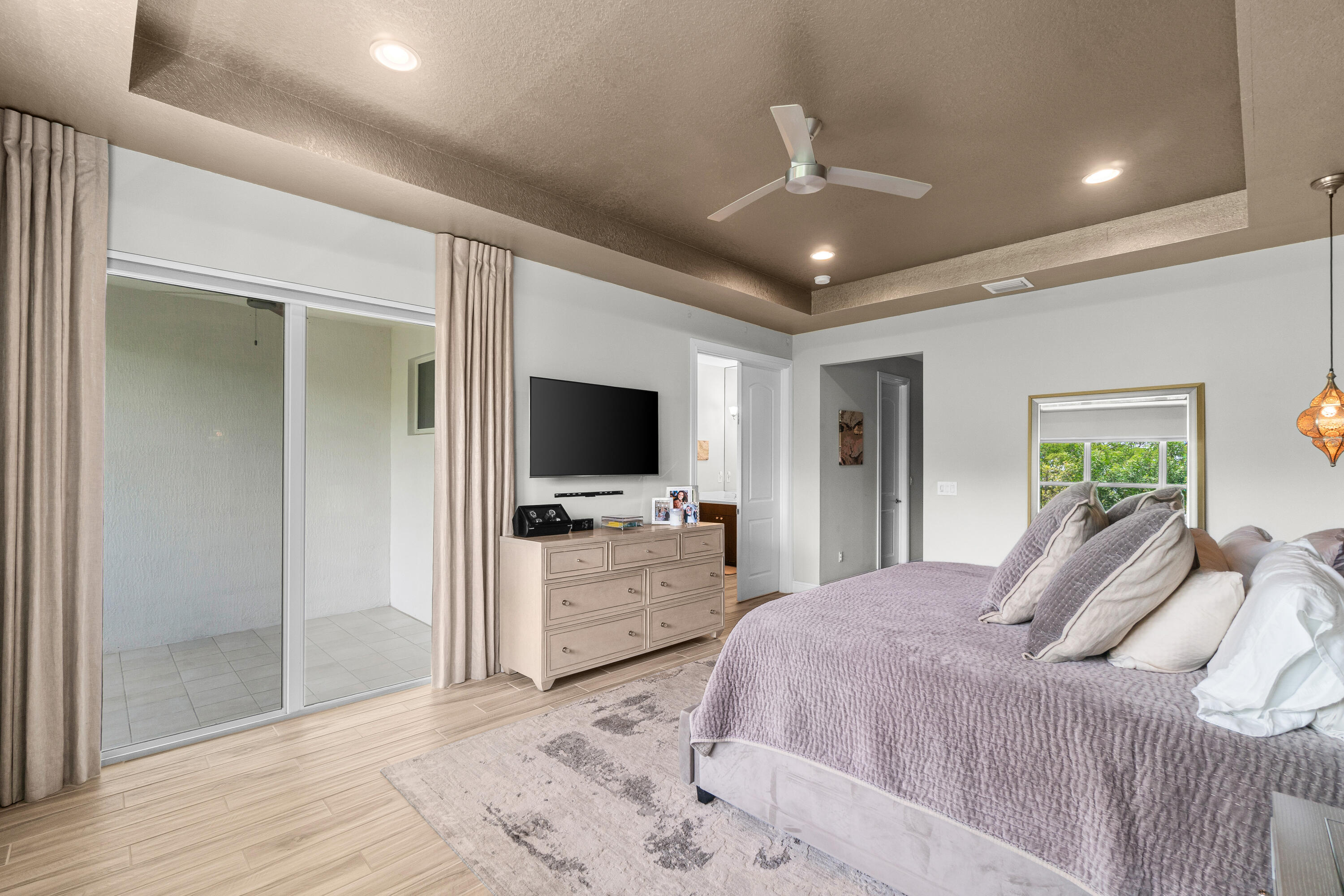 100 Northwest 69th Circle, Unit 102 Boca Raton, FL 33487 - Photo 19 of 33 Owner's Suite