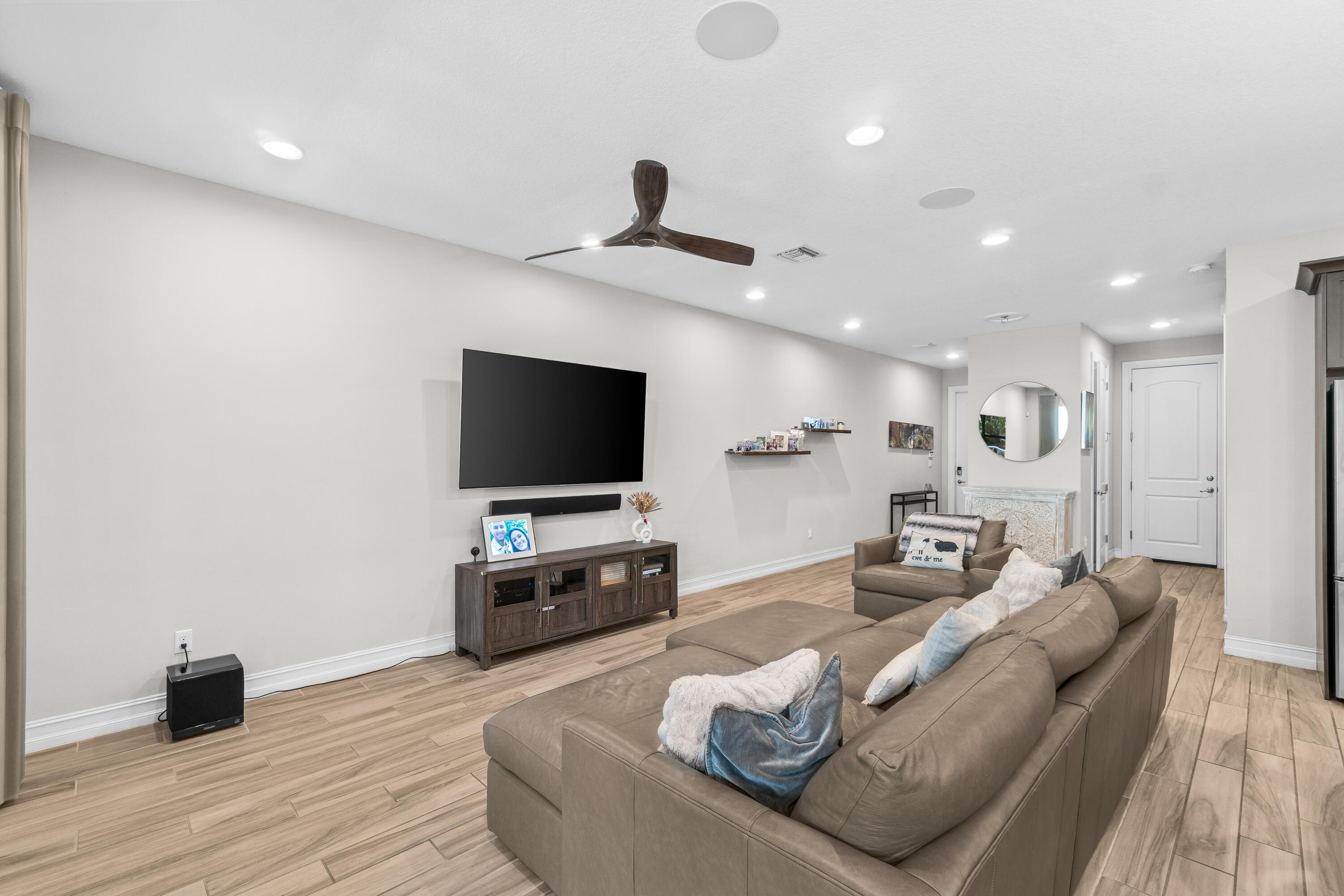 100 Northwest 69th Circle, Unit 102 Boca Raton, FL 33487 - Photo 6 of 33 Living Room