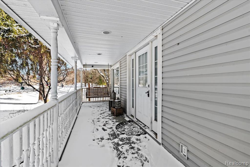 3901 Lone Tree Road Milford, MI 48380 - Photo 3 of 48 Gallery Image 3