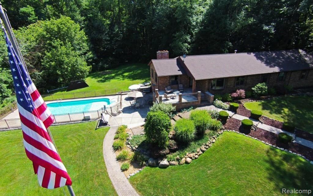 3007 Hunter Road Brighton, MI 48114 - Photo 2 of 33 1-photo-web-1680x1050-459855.jpg