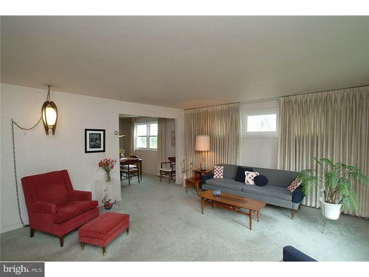 438 Robin Hill Road Wayne, PA 19087 - Photo 3 of 25 Living Room