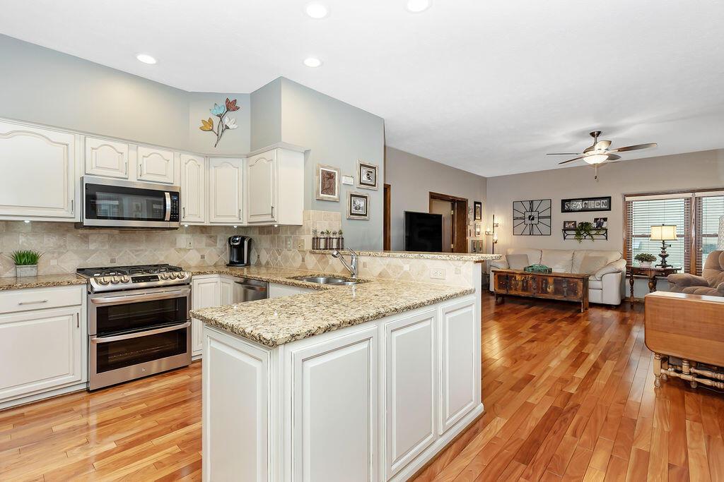 880 Riva Ridge Boulevard Gahanna, OH 43230 - Photo 30 of 79 GLEAMING HARDWOOD FLOORING