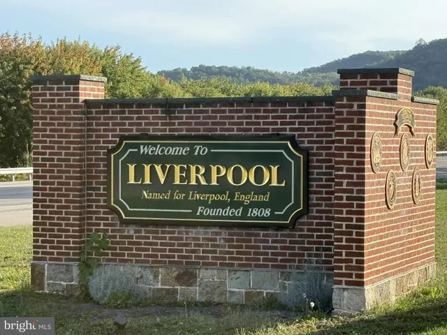 a sign that is on the side of a building