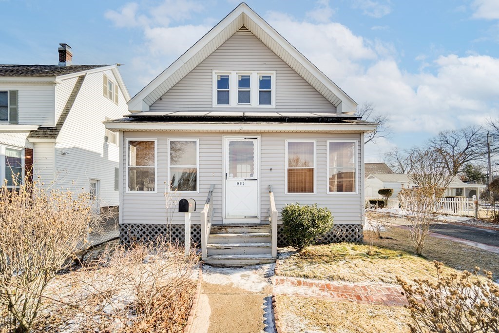 983 Carew Street Springfield, MA 01104 - Photo 1 of 24 Gallery Image 1