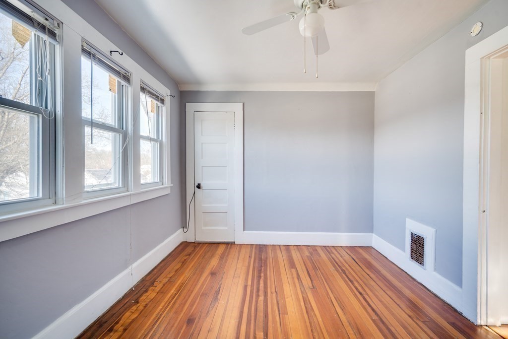 983 Carew Street Springfield, MA 01104 - Photo 17 of 24 Gallery Image 17
