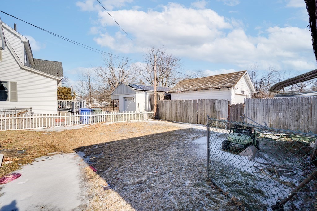 983 Carew Street Springfield, MA 01104 - Photo 4 of 24 Gallery Image 4