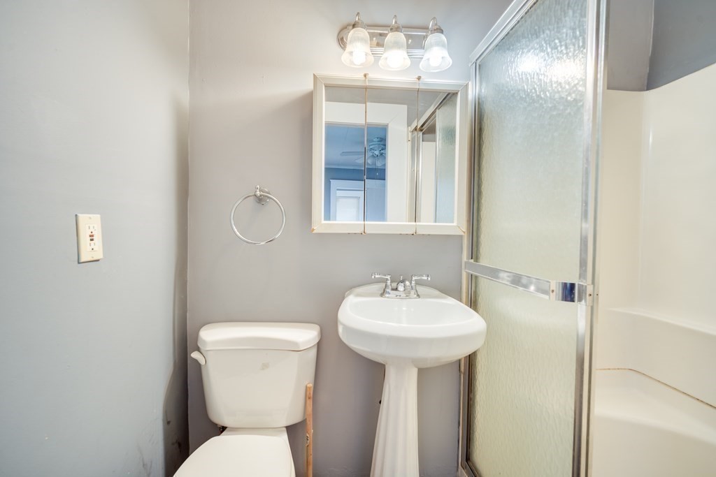 983 Carew Street Springfield, MA 01104 - Photo 9 of 24 Gallery Image 9