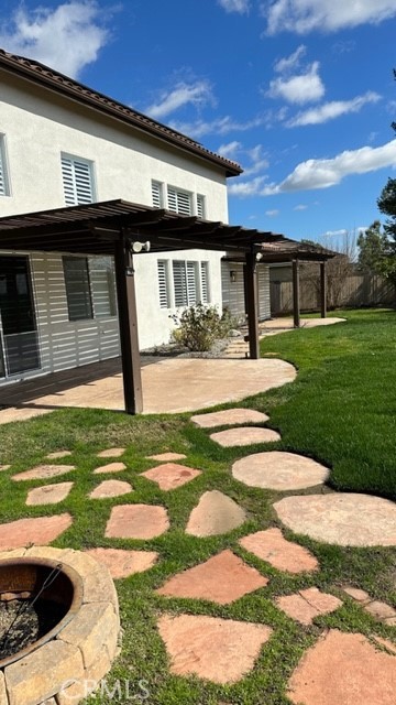 811 Inverlochy Drive Fallbrook, CA 92028 - Photo 5 of 31 a view of a patio with a table and chairs