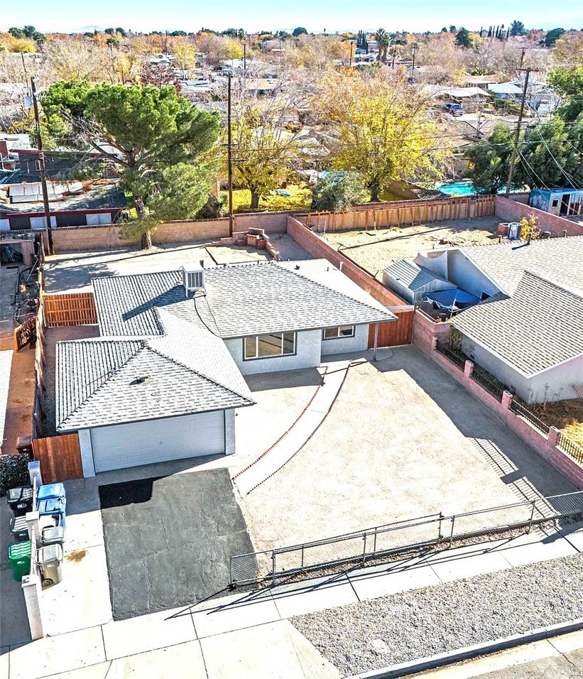 44532 Andale Avenue Lancaster, CA 93535 - Photo 20 of 21 an aerial view of residential houses with outdoor space