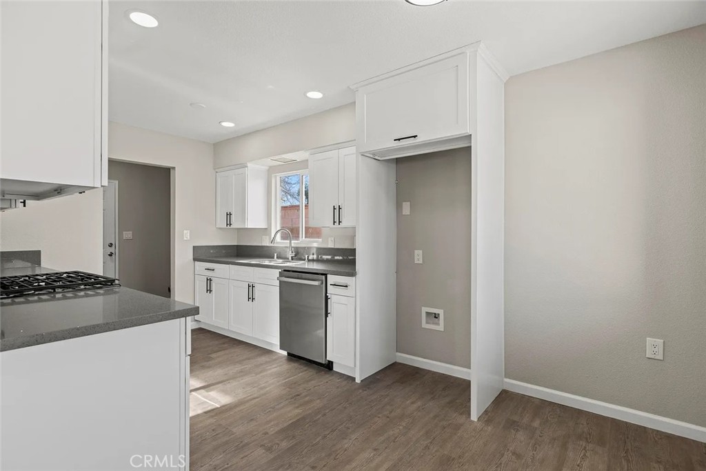 44532 Andale Avenue Lancaster, CA 93535 - Photo 21 of 21 a kitchen with a sink stove and cabinets
