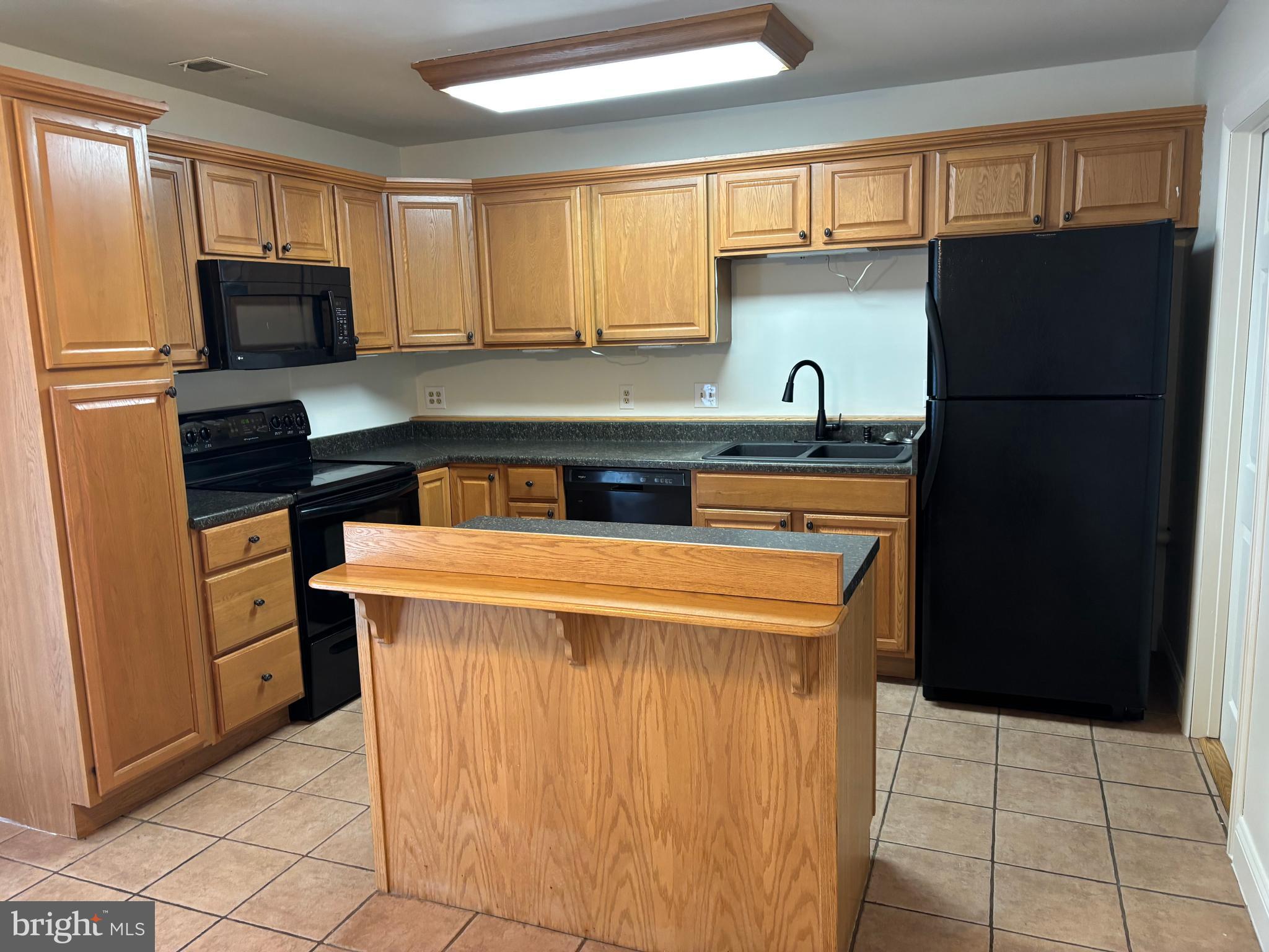 41 Transom Court Elkton, MD 21921 - Photo 7 of 16 Kitchen un-stages