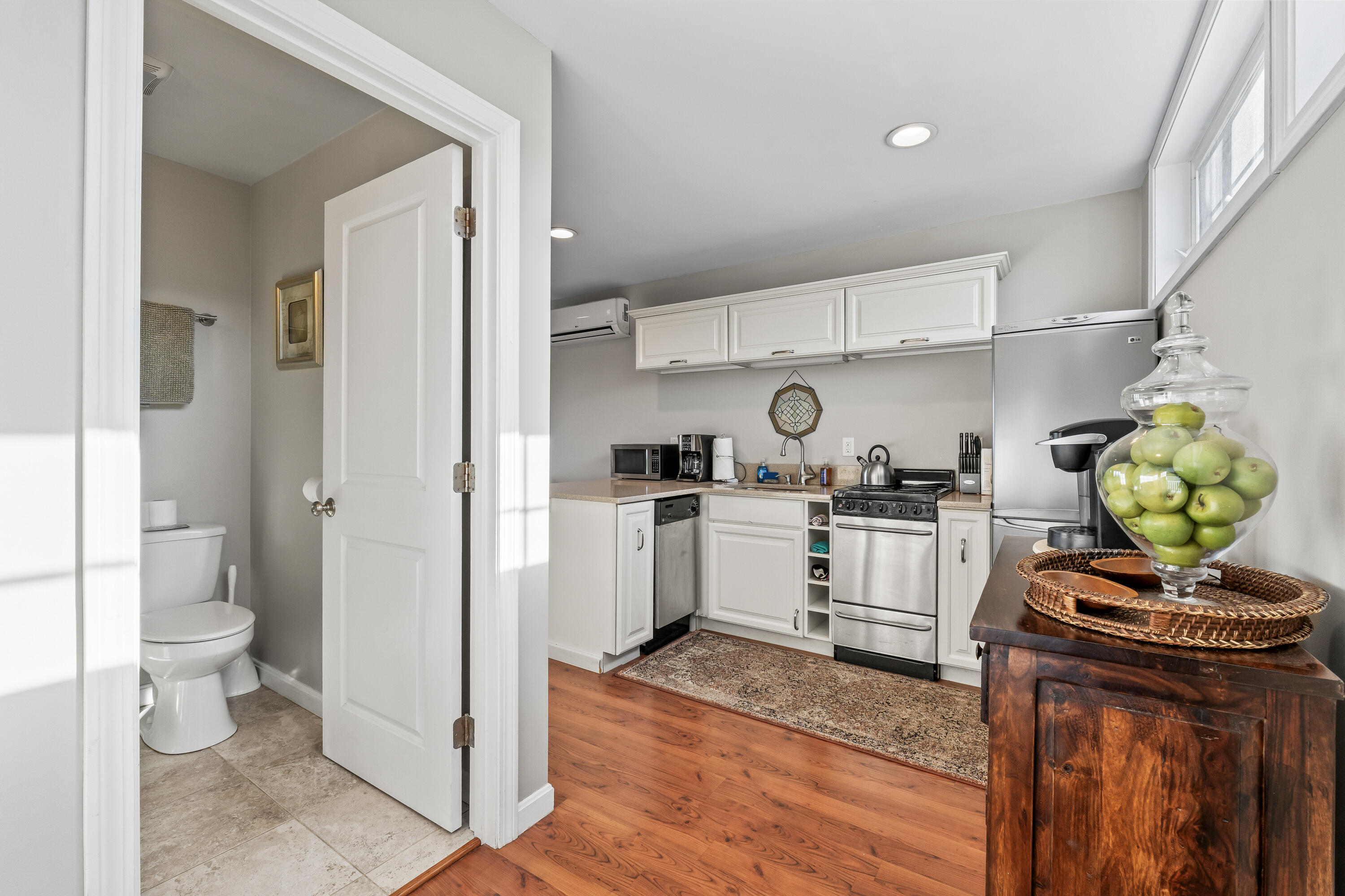 113 Perkins Cove Road Ogunquit, ME 03907 - Photo 15 of 37 Bath Entry