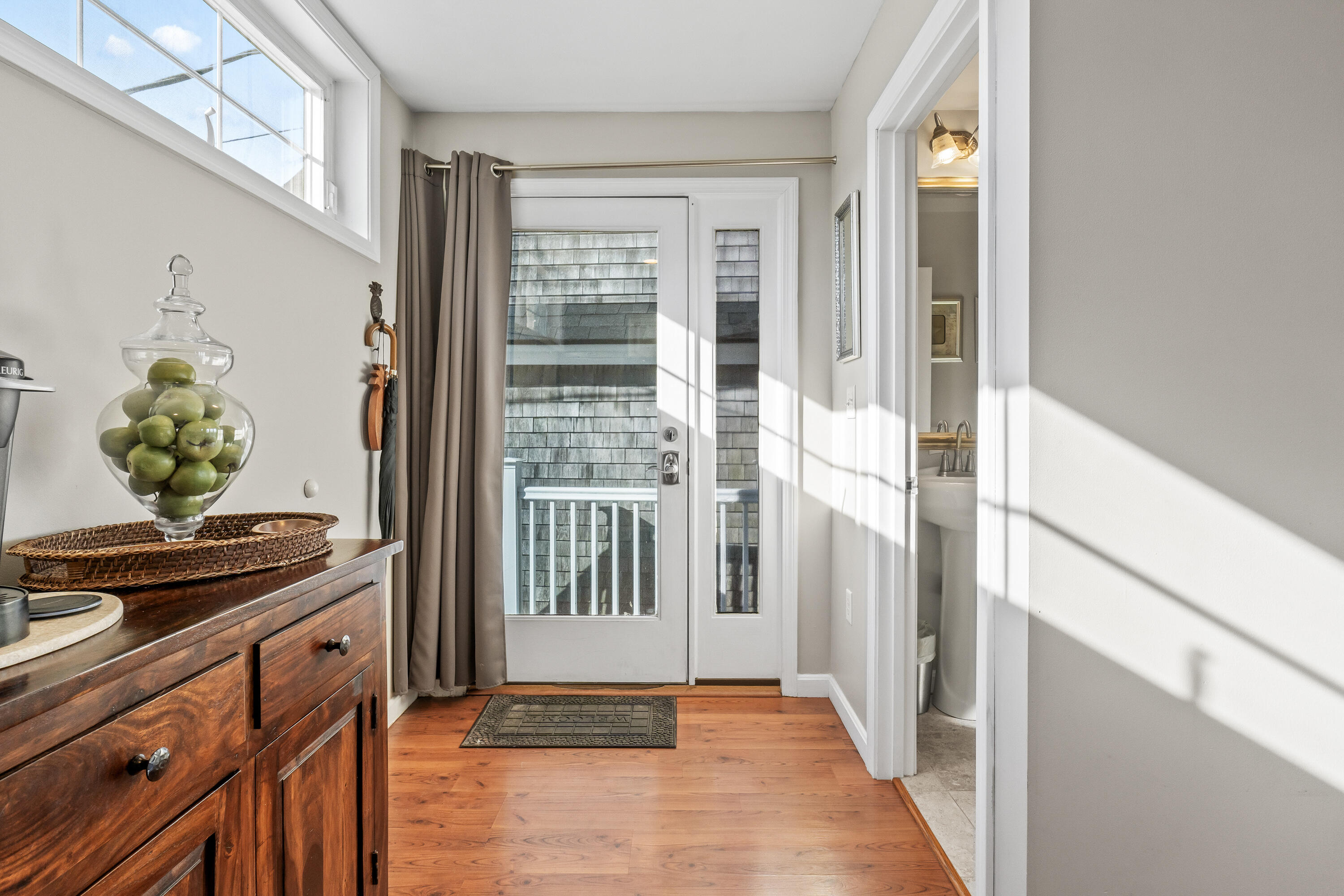 113 Perkins Cove Road Ogunquit, ME 03907 - Photo 18 of 37 Entry