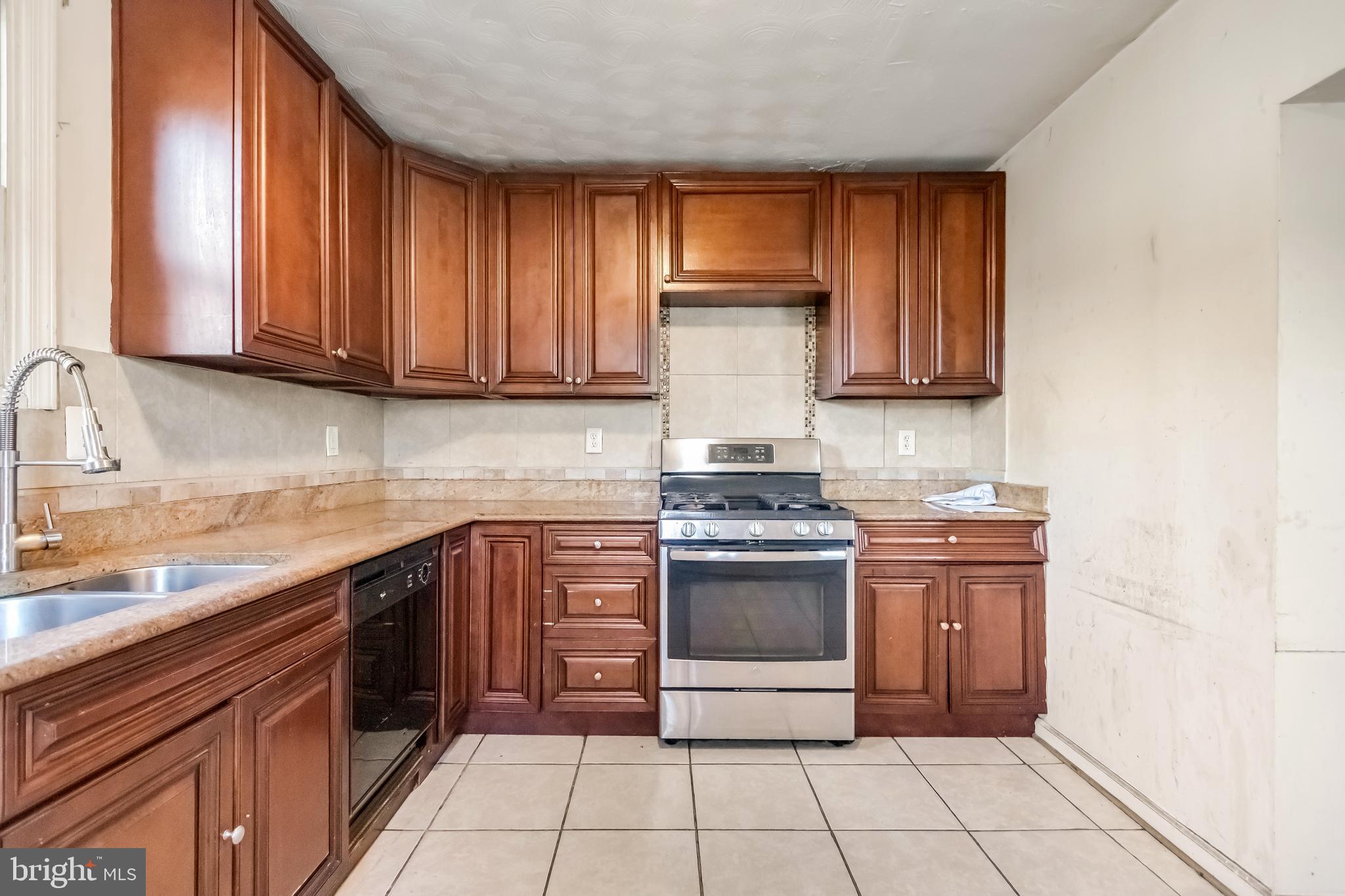 5203 Addison Road Capitol Heights, MD 20743 - Photo 4 of 24