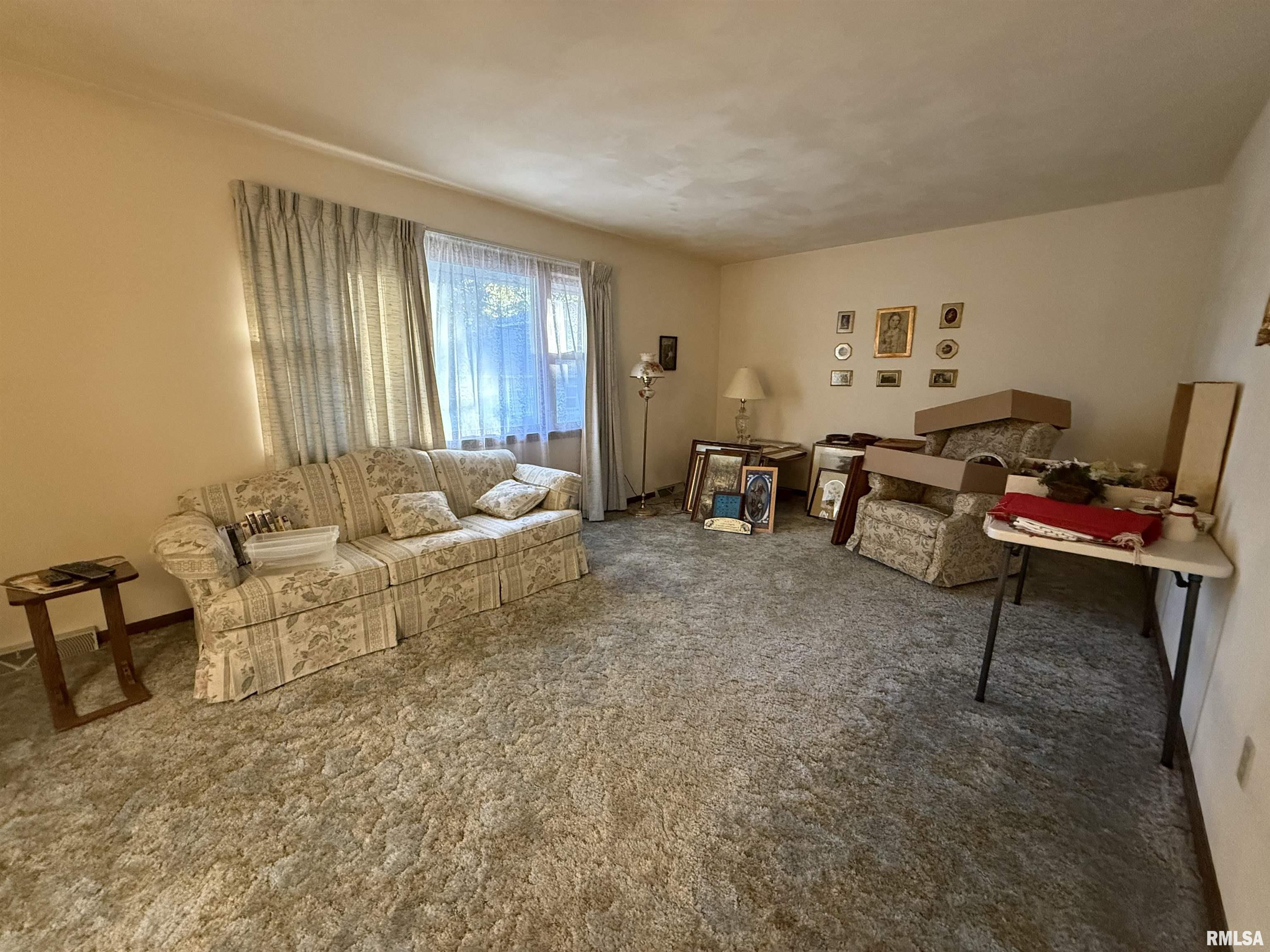 206 North Robinson Street Lewistown, IL 61542 - Photo 11 of 26