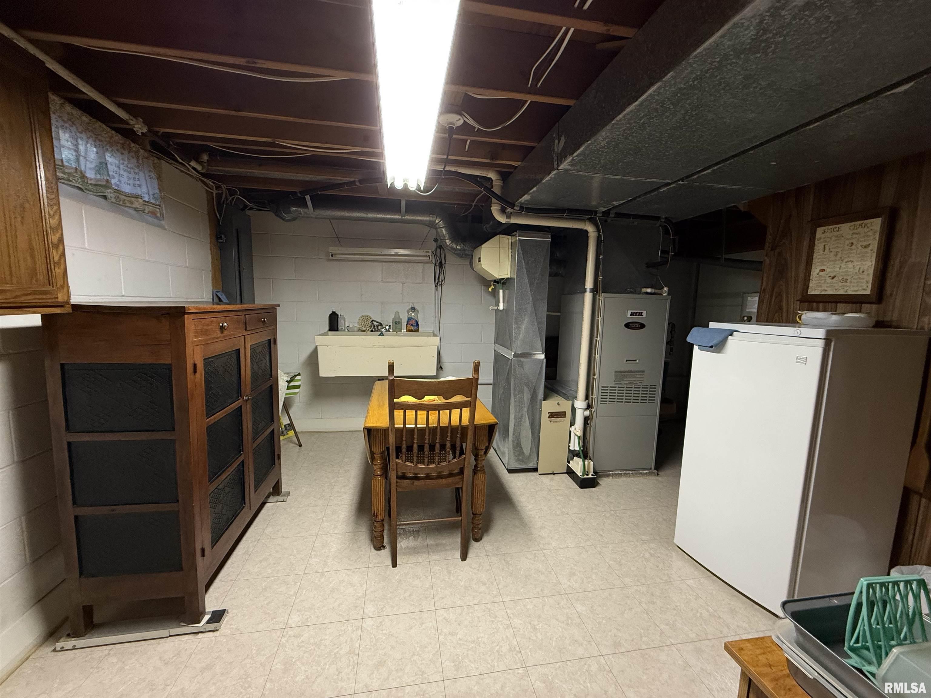 206 North Robinson Street Lewistown, IL 61542 - Photo 13 of 26