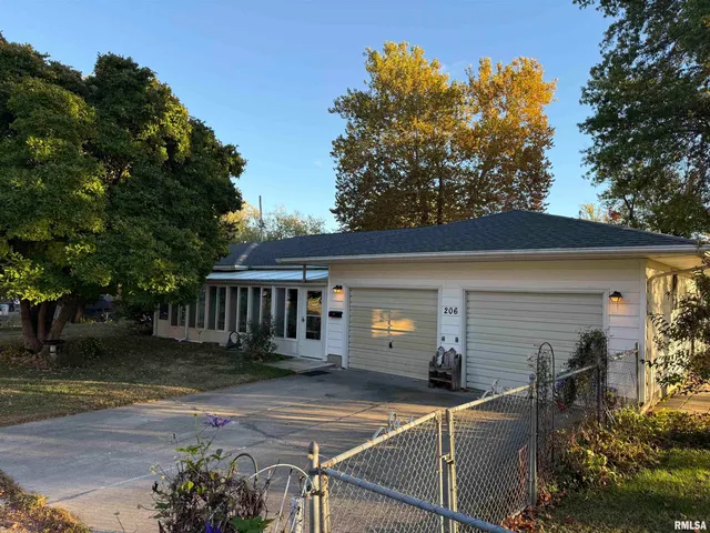 $169,900 | 206 North Robinson Street, Lewistown, IL 61542