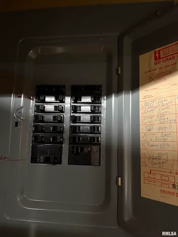 $169,900 | 206 North Robinson Street, Lewistown, IL 61542