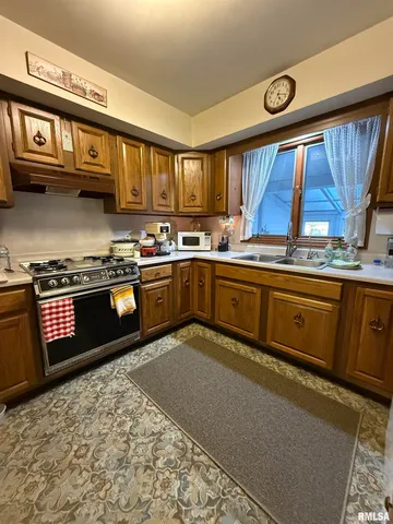 $169,900 | 206 North Robinson Street, Lewistown, IL 61542