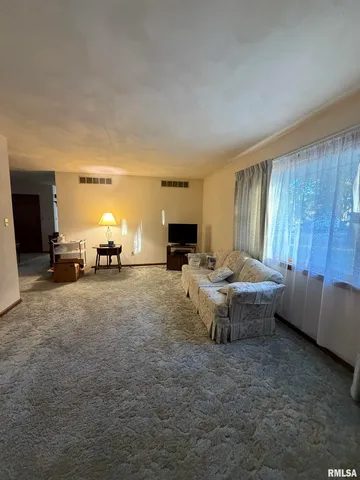 $169,900 | 206 North Robinson Street, Lewistown, IL 61542