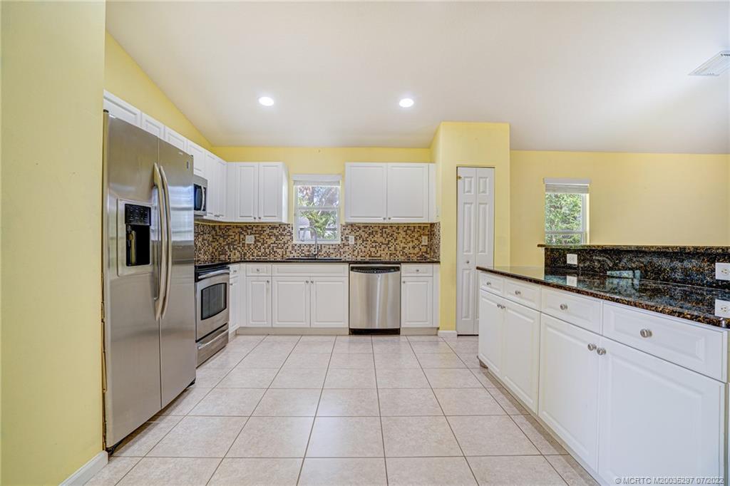 2469 Southwest Omega Way Stuart, FL 34997 - Photo 6 of 33 Gallery Image 6
