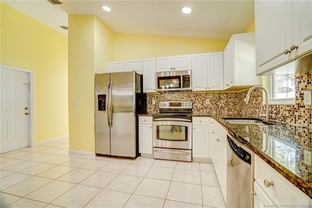 2469 Southwest Omega Way Stuart, FL 34997 - Photo 7 of 33 Gallery Image 7